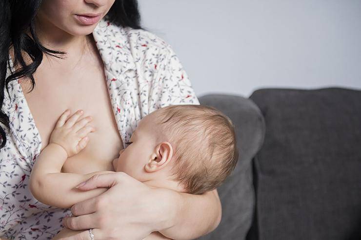 До какого возраста нужно кормить ребенка грудью (и нормально ли это, если ему уже больше двух лет)?