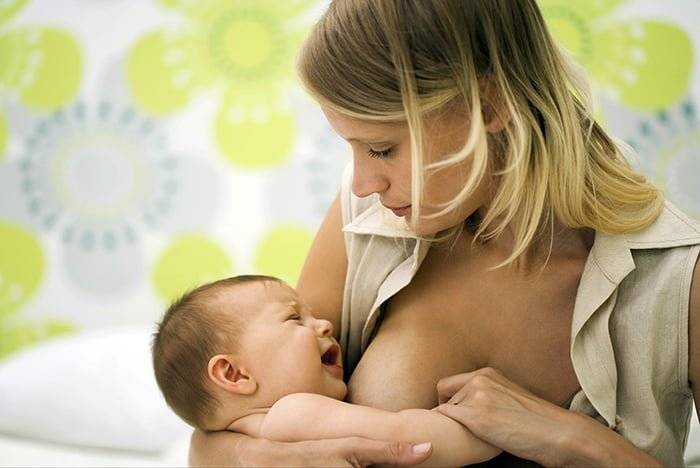 Как приучить ребёнка к груди после пустышки или смеси?