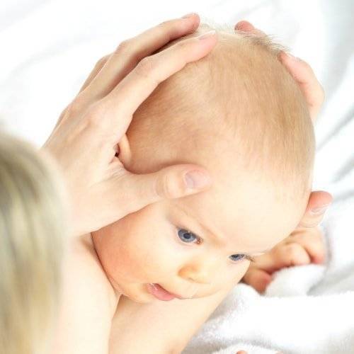 Голова новорожденного: форма, размер, родничок. все в порядке? форма и размер головы у ребенка