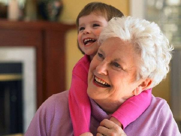 Почему ребенку нужна бабушка: 5 веских причин