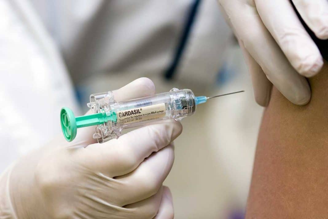 Прививка от впч: вакцины гардасил и церварикс — цены в москве | клиника семейный доктор