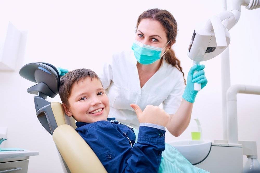 Первый визит к детскому стоматологу – как настроить ребенка на позитивный лад