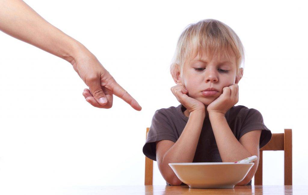 Как правильно заставить ребенка кушать