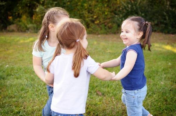 Как научить детей играть вместе: практические рекомендации - детская психология