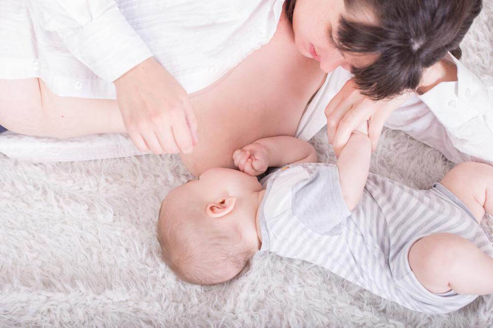 Позы для кормления новорожденных грудным молоком | fok-zdorovie.ru