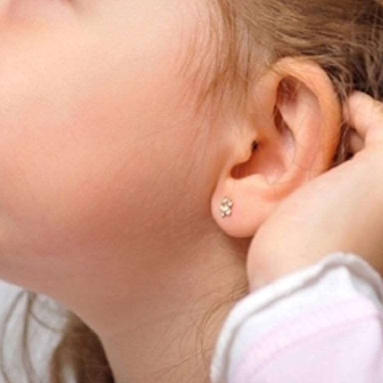 Проколоть уши детям: оптимальный возраст и методика прокола
