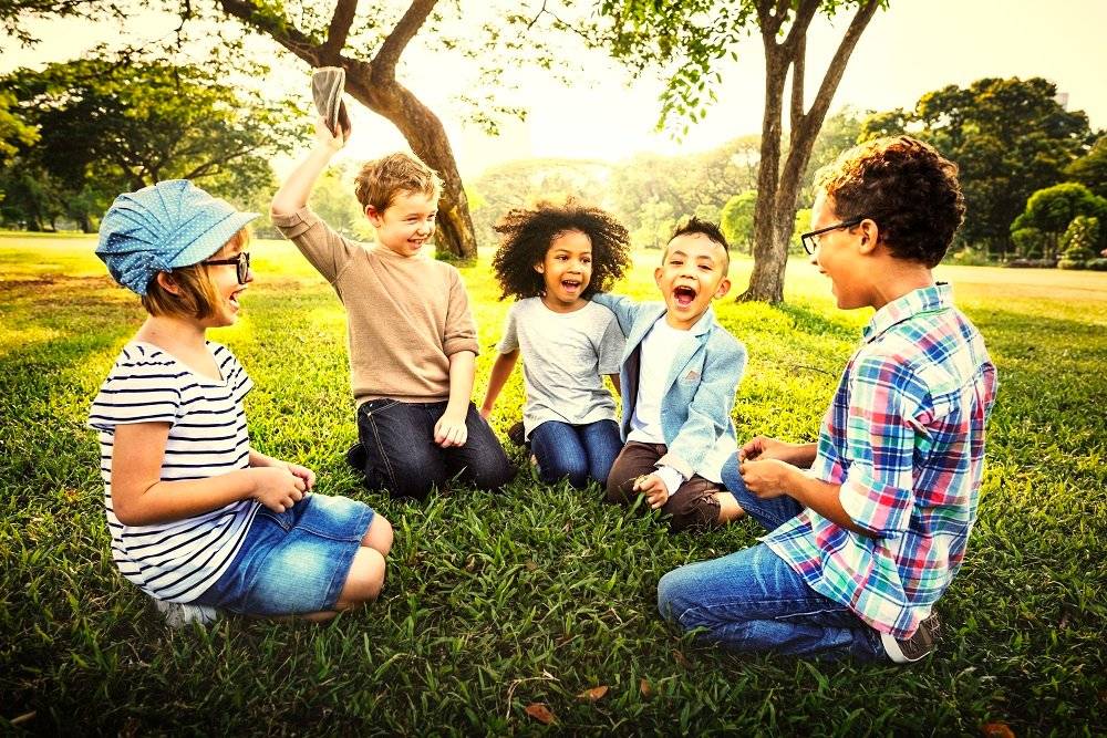 Как научить ребенка общаться со сверстниками | практические советы