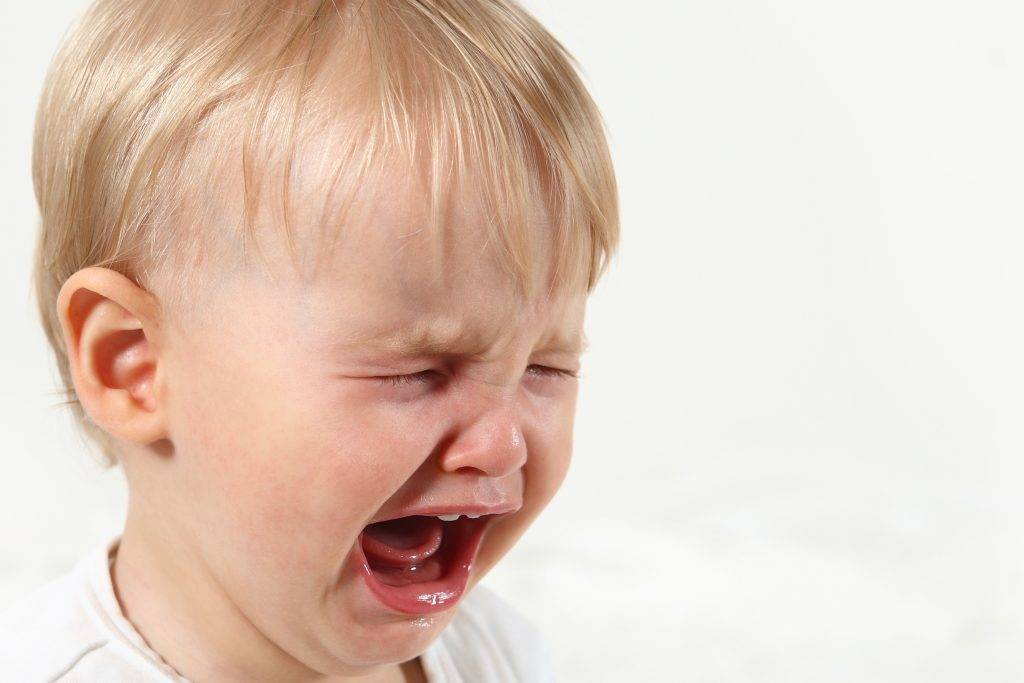 Как остановить истерику у малыша: 10 проверенных способов
