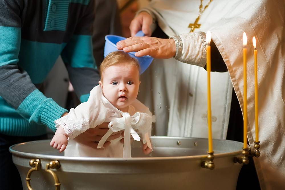 Если при крещении ребенка тонет волос
