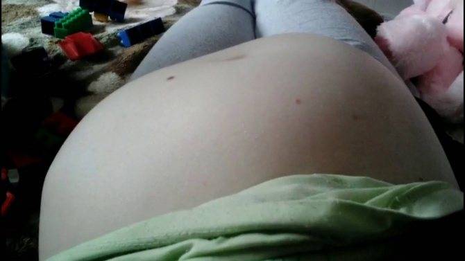 Почему может каменеть живот на 39-й неделе беременности,