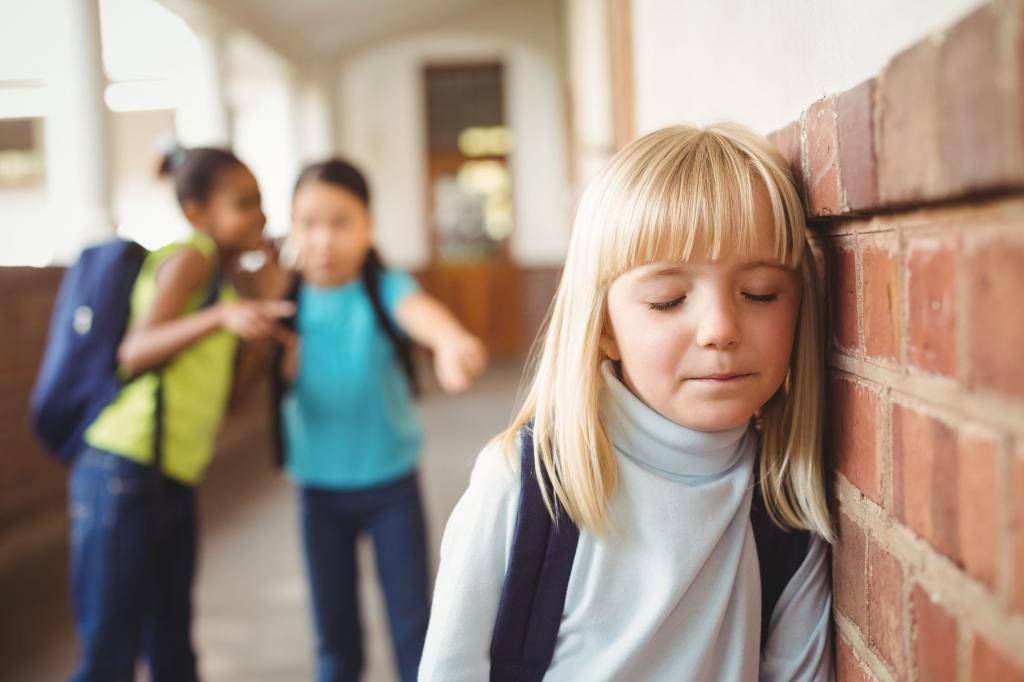 Ребенка обижают в школе: что делать родителям