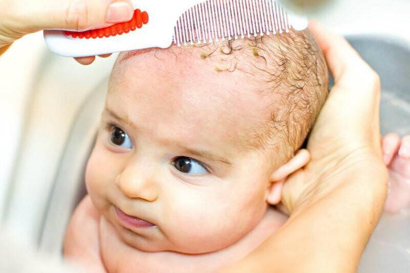 Как мыть голову новорожденному младенцу: рекомендации для родителей
