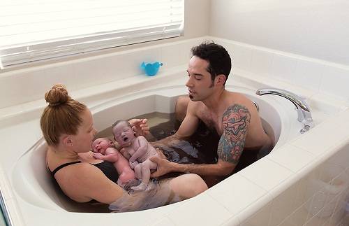 Когда можно принимать ванну после родов, через сколько? как правильно принимать ванну?