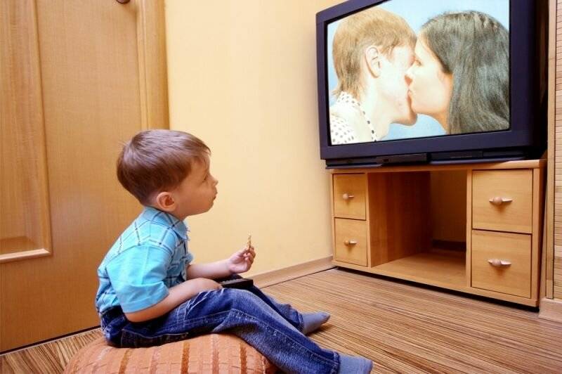 Можно ли детям смотреть телевизор | нормы просмотра