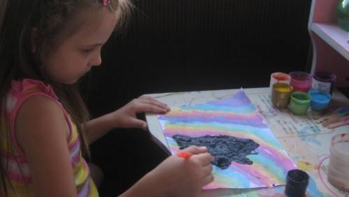 Ребенок рисует черным цветом: что это значит и символизирует в психологии?