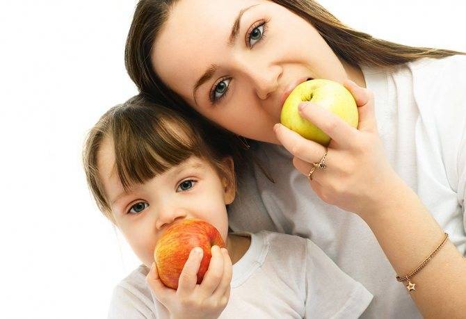 Красные яблоки при грудном вскармливании: можно ли есть кормящим мамам, чем плоды этого цвета отличаются от желтых и зеленых, и правила употребления при гв