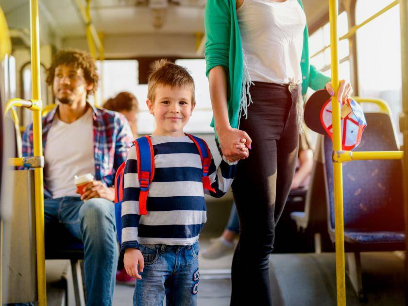 Правила поведения в общественном транспорте: что можно делать, а что нельзя, что нужно знать детям и родителям