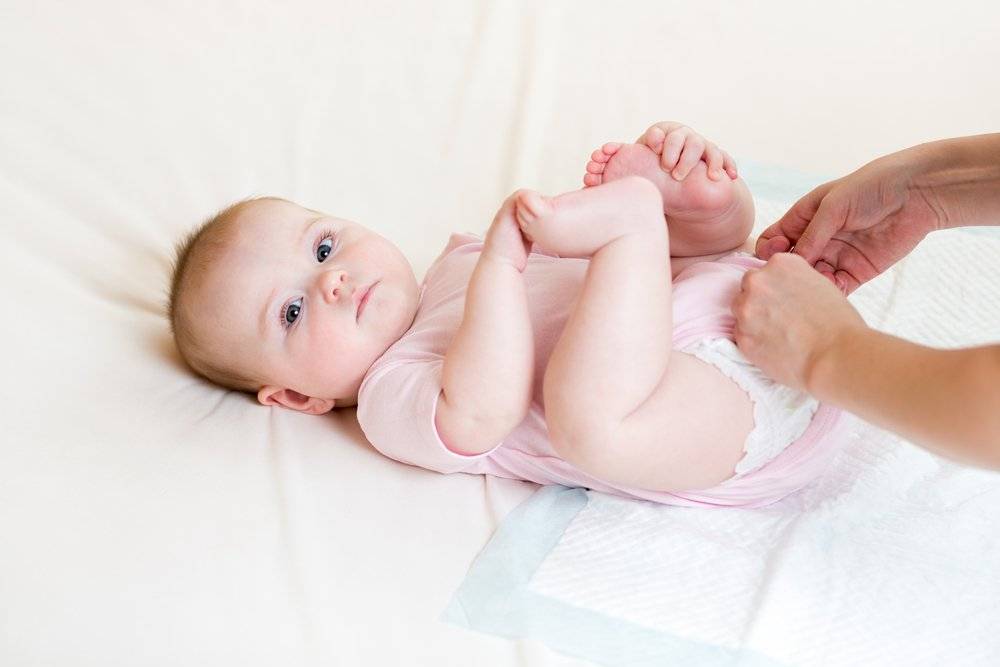 Как часто менять одежду новорожденному и сколько комплектов необходимо приобрести