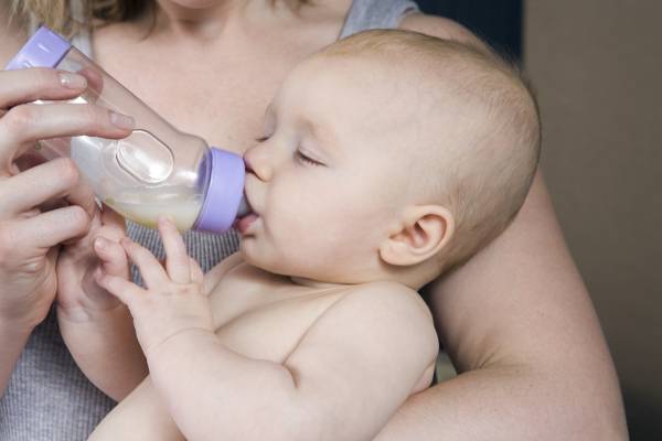 Можно ли давать воду новорожденным при грудном вскармливании