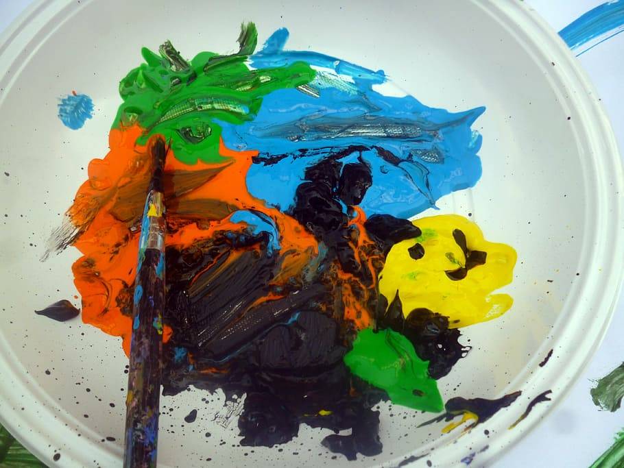 Почему ребенок рисует черным цветом?