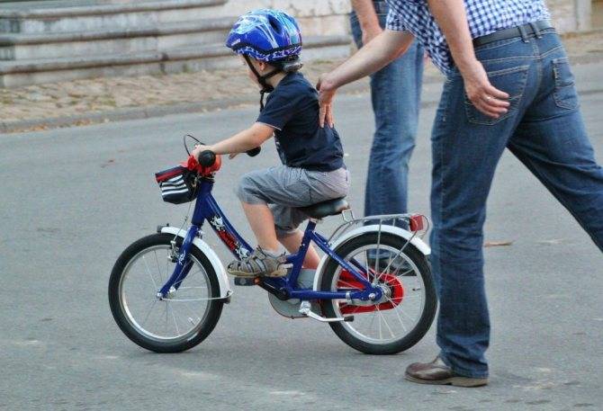 Как научить ребенка кататься на 3-колесном велосипеде? или ребенок лентяй...