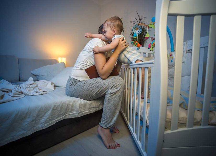 Как приучить ребенка спать в своей кроватке: способы, советы