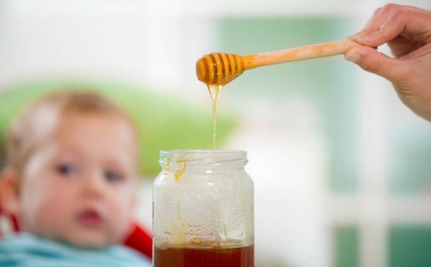 С какого возраста можно давать ребенку мед, мнение доктора комаровского, почему и когда детям нельзя мед