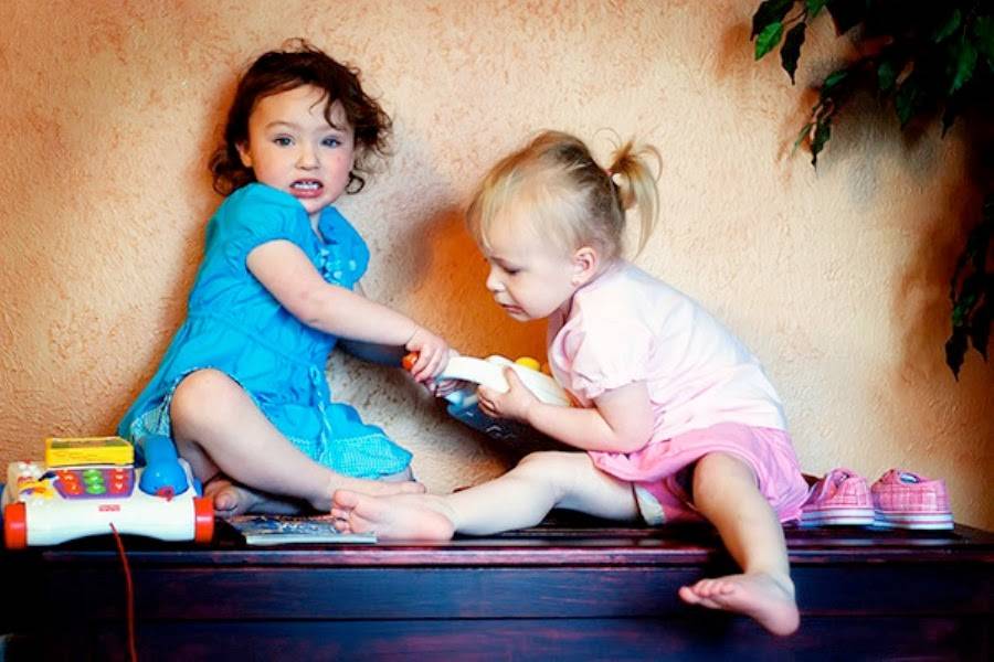 Как научить ребенка делиться игрушками - 6 советов родителям