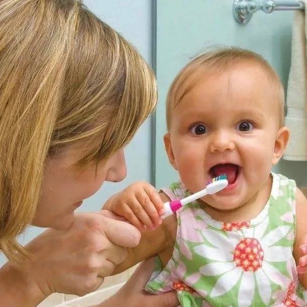 Почему детские элайнеры, а не зубные пластинки или брекеты?