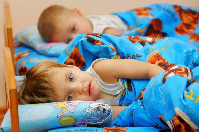 Как будить ребенка по утрам правильно?