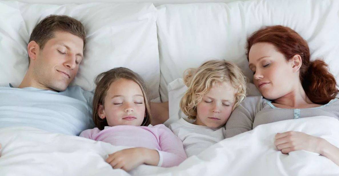 Как отучить ребёнка спать с родителями
