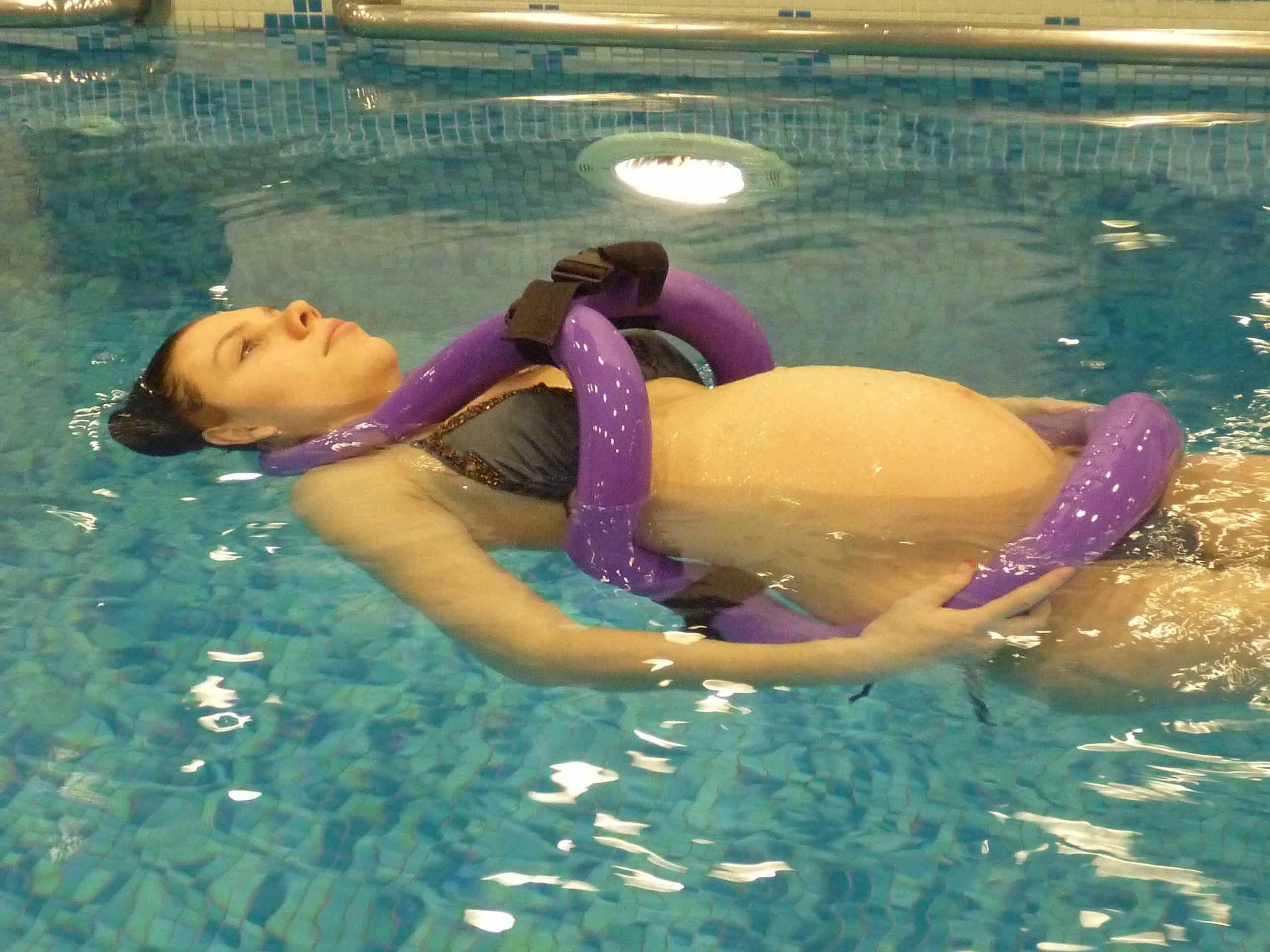 Можно ли ходить в бассейн при беременности?