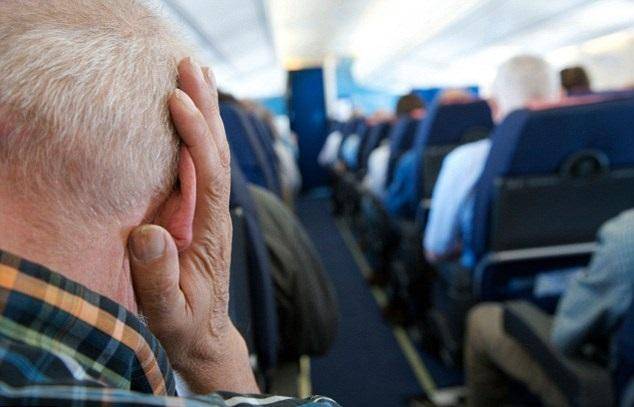 Почему закладывает уши в самолете и как избавиться от боли
