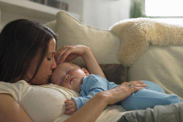 Как отучить годовалого ребенка от укачивания перед сном?