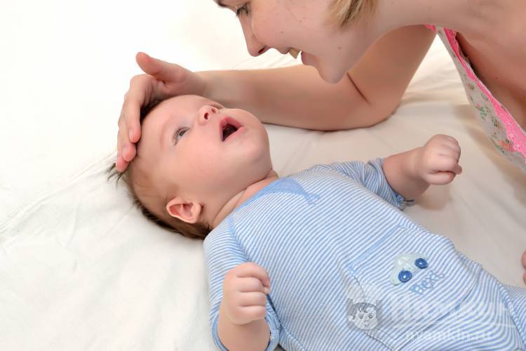 Как успокоить плачущего младенца: метод харви карпа