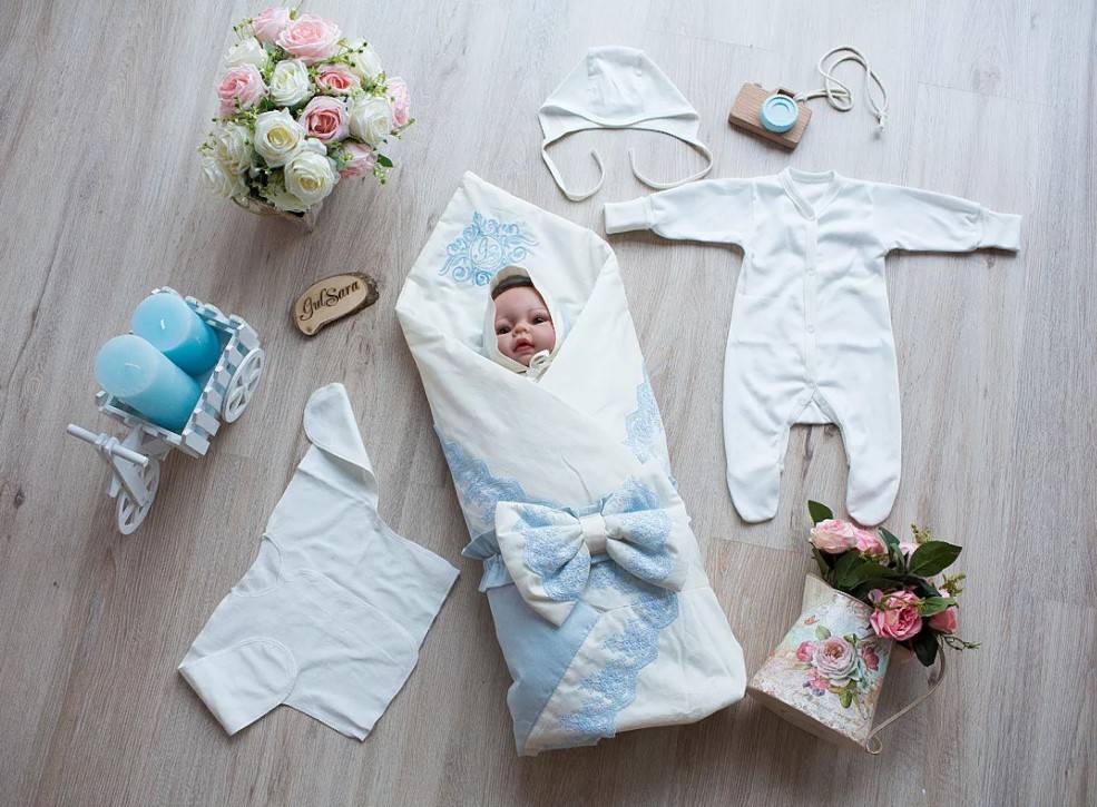 Как одеть новорожденного на выписку осенью и что нужно купить на первое время