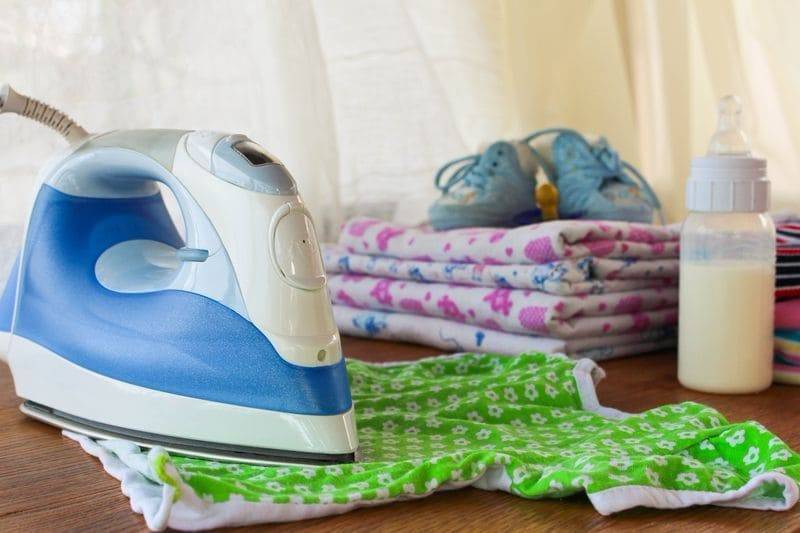 До какого возраста гладить детские вещи – советы