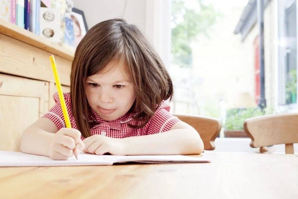 С чего начинать учить ребенка писать: инструкция по обучению письму