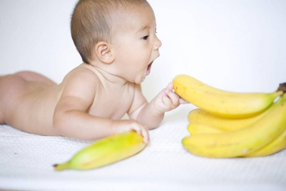 Бананы при грудном вскармливании: можно ли в первый месяц
