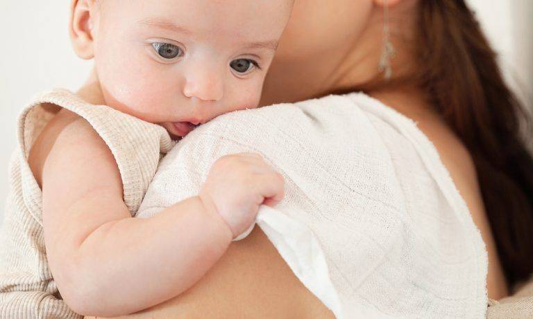 Срыгивание у новорожденных: обзор 7 причин, 9 советов врача, видео - здоровье