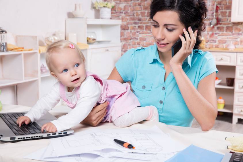 Работа на дому для молодых мам: как заработать средства, находясь в декретном отпуске?