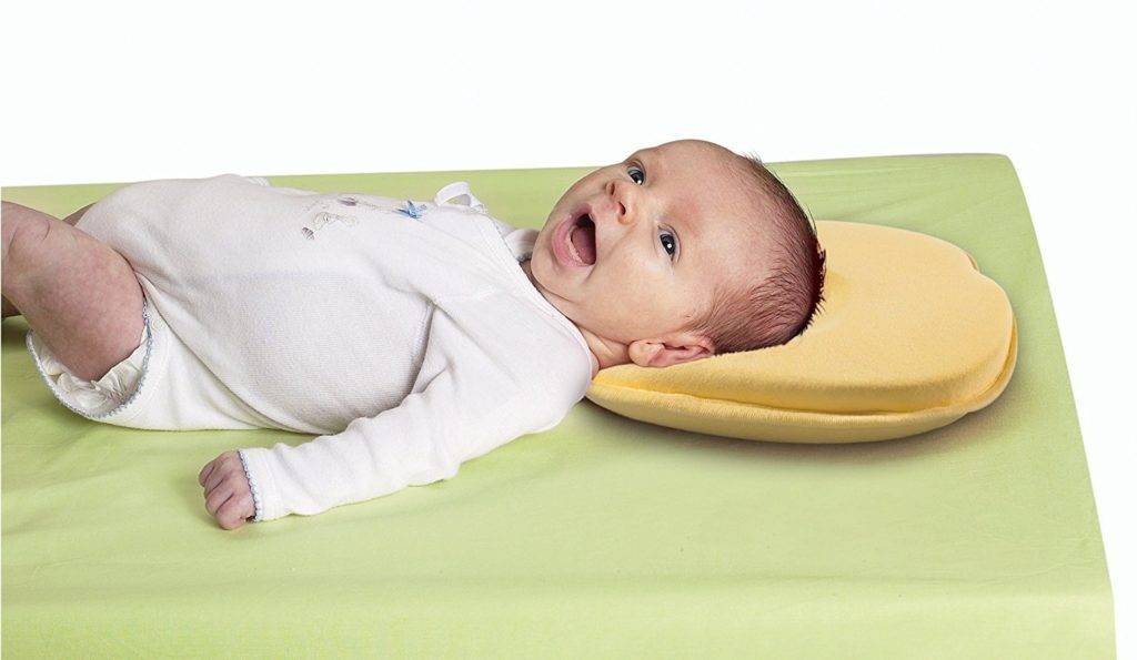 Можно ли класть младенца на подушку