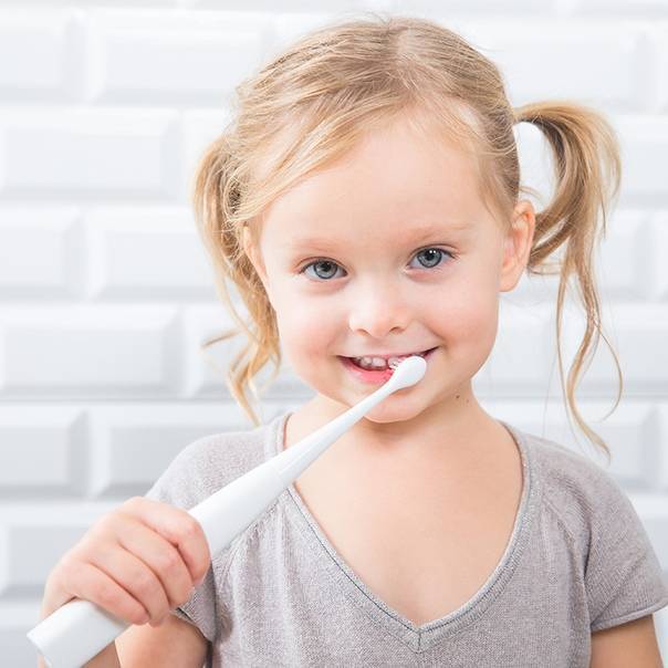 Как научить ребенка чистить зубы самостоятельно
