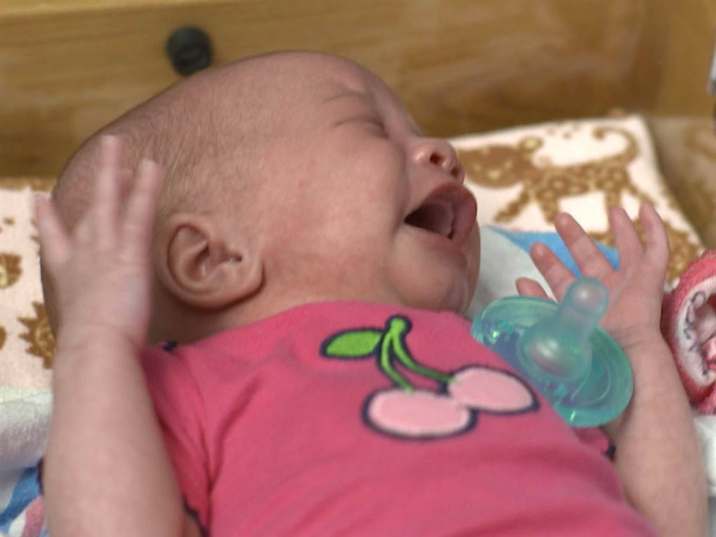 Ребенку 3 месяца во сне крутит головой