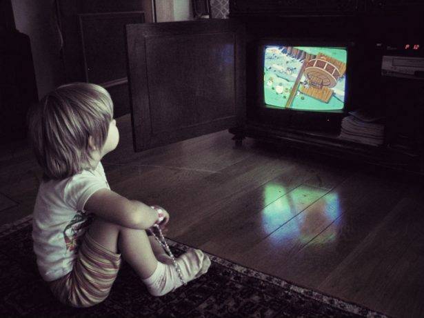 Как выбрать телевизор в детскую?