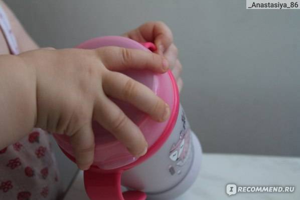 Чашка-непроливайка: какую выбрать и как научить ребенка пить из нее
