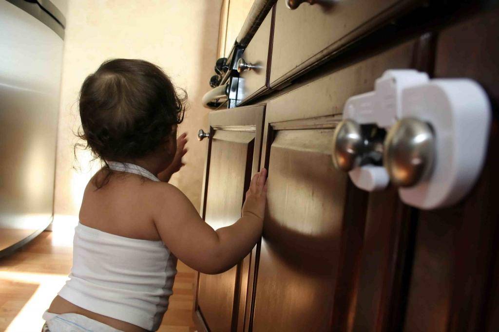 Как обезопасить квартиру для малыша: 5 простых правил