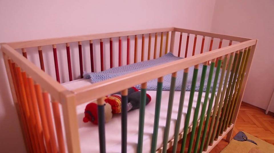 Как покрасить шкаф из дсп в белый цвет. чем можно покрасить кроватку новорожденного: выбор безопасного покрытия для реставрации старой деревянной кровати покрасить детскую кровать из фанеры чем