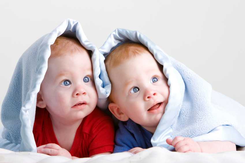 Особенности воспитания двойняшек и близнецов