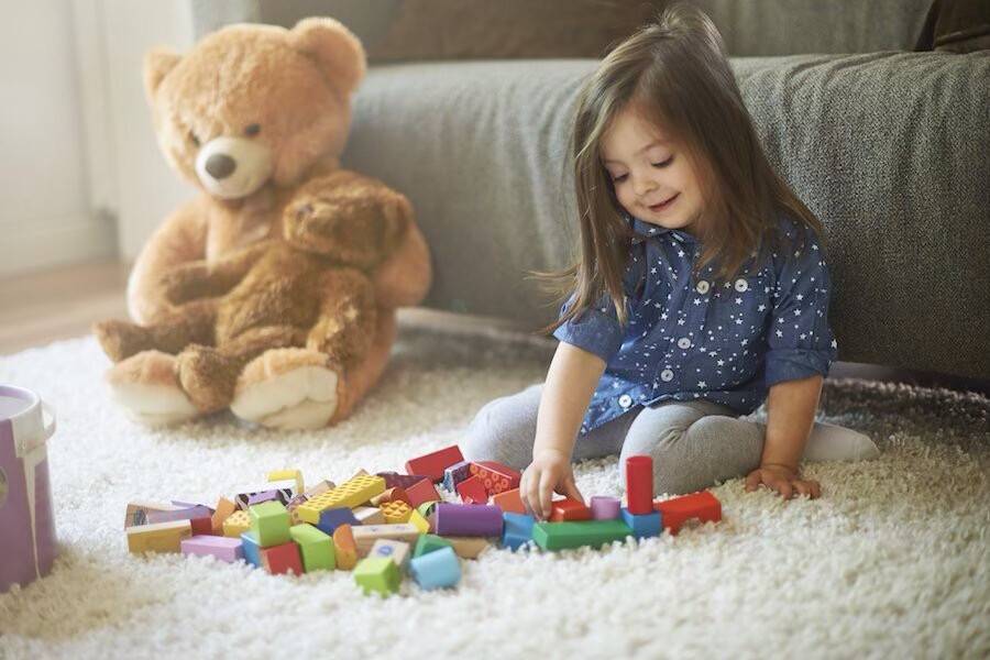 Ребенок отбирает игрушки. что с этим делать? | бебинка
